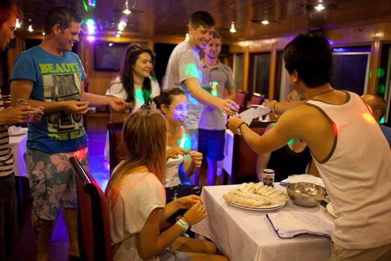Halong Aurora Cruises Appartement Ha Long Restaurant foto
